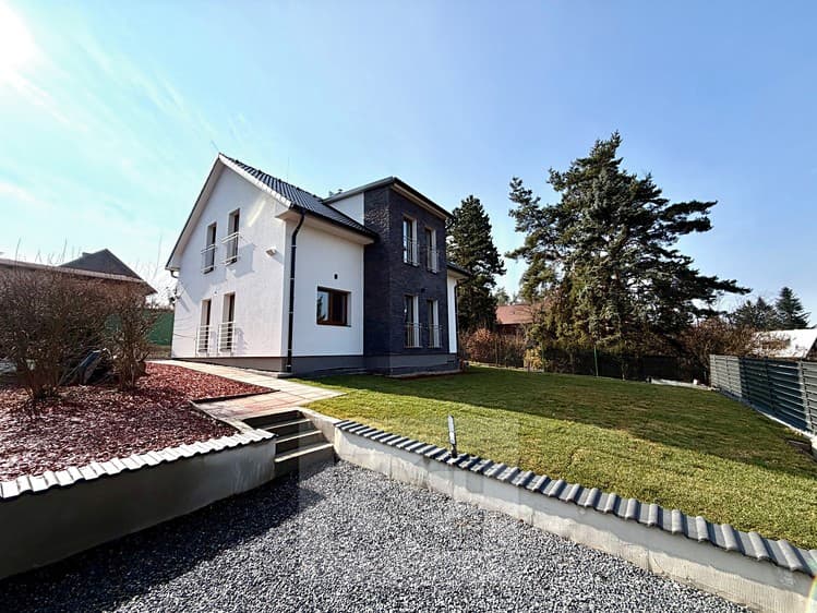 Prodej rodinného domu 160 m², pozemek 554 m²