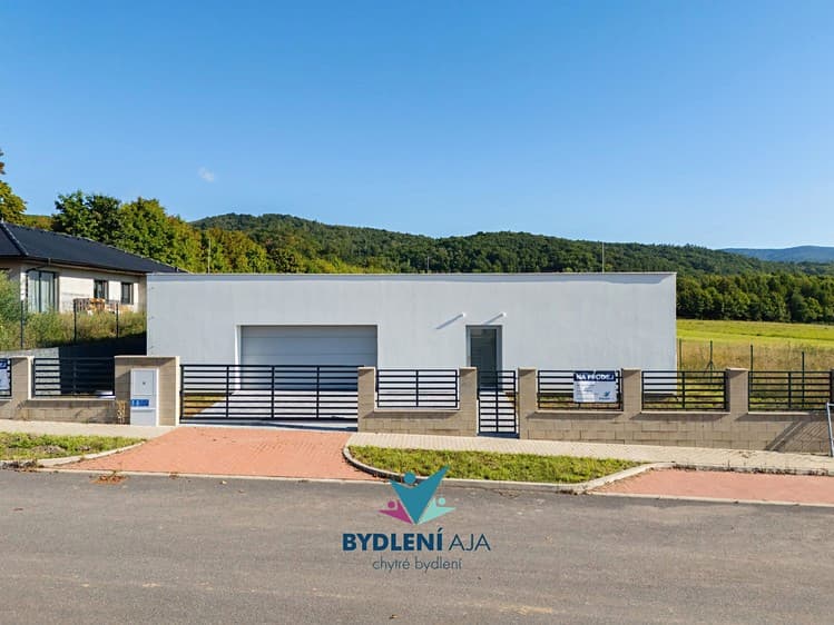 Prodej rodinného domu 206 m², pozemek 887 m²