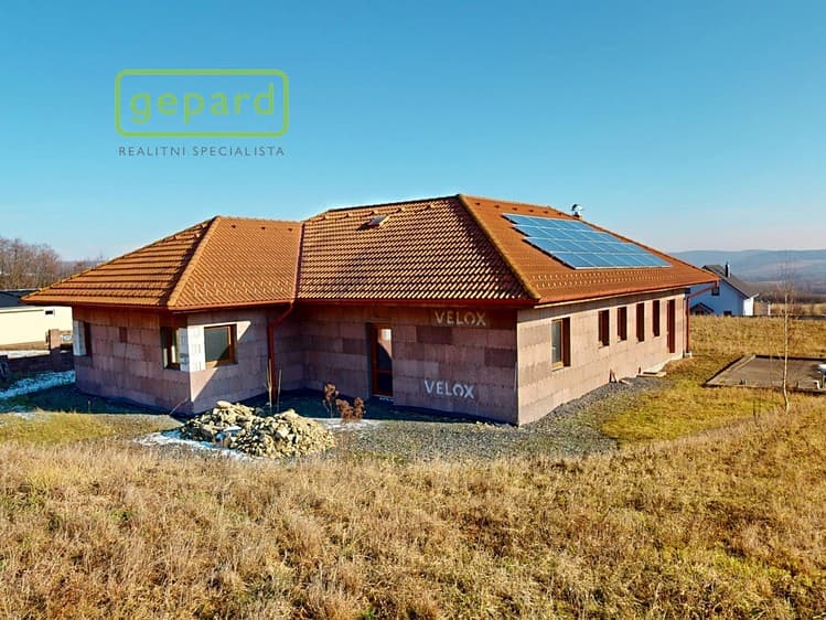 Prodej rodinného domu 200 m², pozemek 3 069 m²