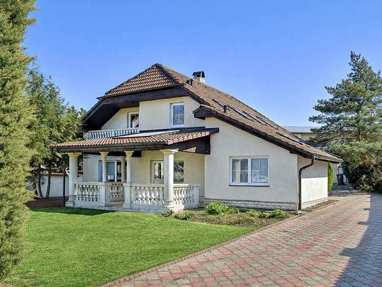 Pronájem rodinného domu 230 m², pozemek 1 100 m²