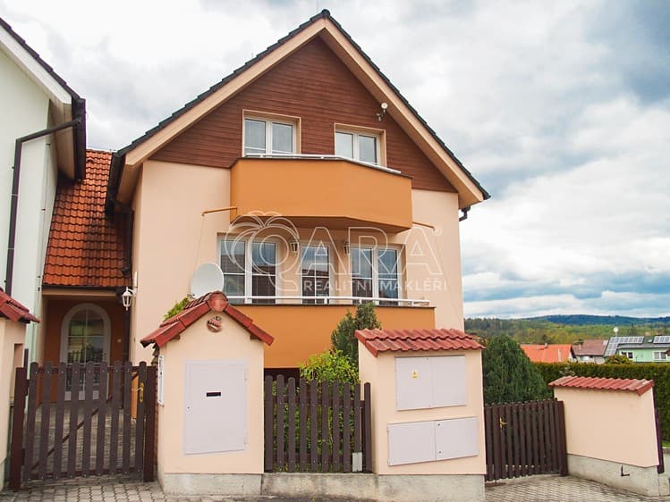 Pronájem rodinného domu 200 m², pozemek 268 m²