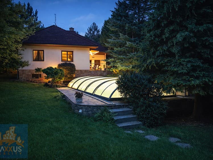Pronájem rodinného domu 240 m², pozemek 929 m²
