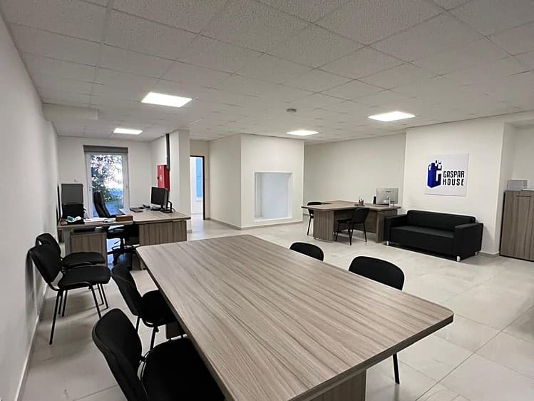 Prodej kanceláře 92 m²