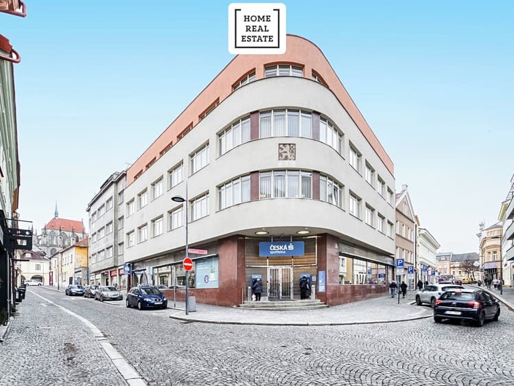 Pronájem kanceláře 634 m²