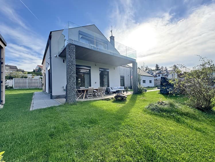 Prodej rodinného domu 411 m², pozemek 948 m²
