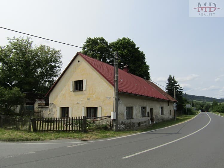 Prodej rodinného domu 270 m², pozemek 2 324 m²
