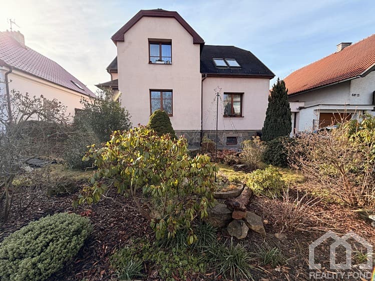 Prodej rodinného domu 234 m², pozemek 649 m²