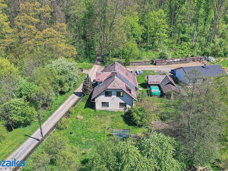 Prodej rodinného domu 322 m², pozemek 1 175 m²
