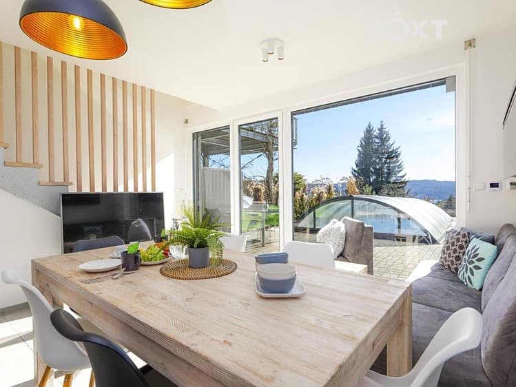 Prodej rodinného domu 247 m², pozemek 1 628 m²