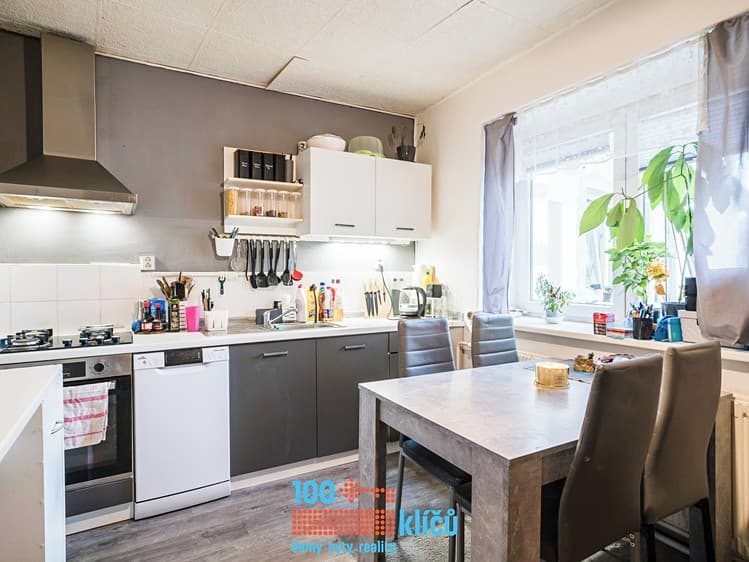 Prodej rodinného domu 329 m², pozemek 329 m²