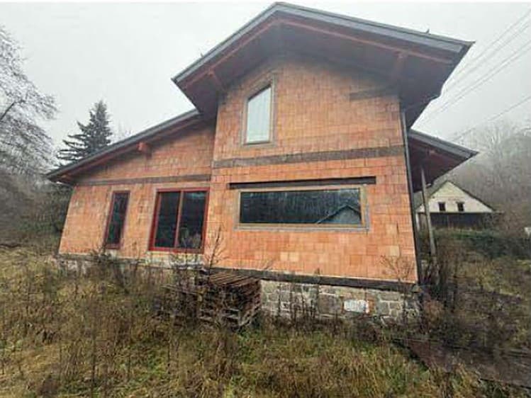 Dražba rodinného domu 216 m², pozemek 1 112 m²