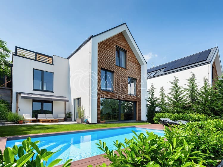 Prodej rodinného domu 219 m², pozemek 1 176 m²