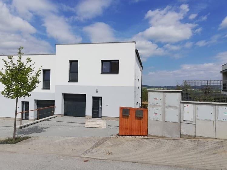 Pronájem rodinného domu 160 m², pozemek 670 m²