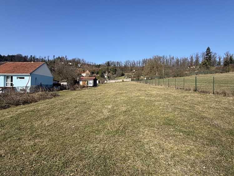 Prodej komerčního pozemku 2 175 m²