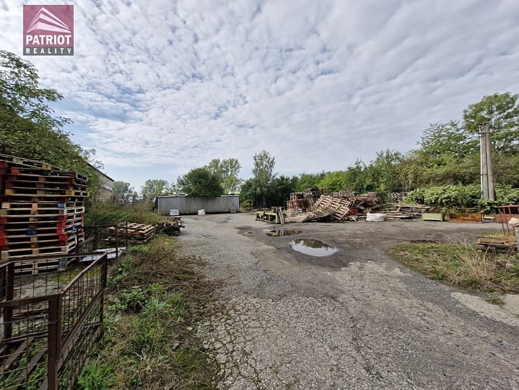 Pronájem komerčního pozemku 900 m²