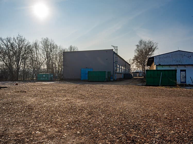 Pronájem komerčního pozemku 1 000 m²
