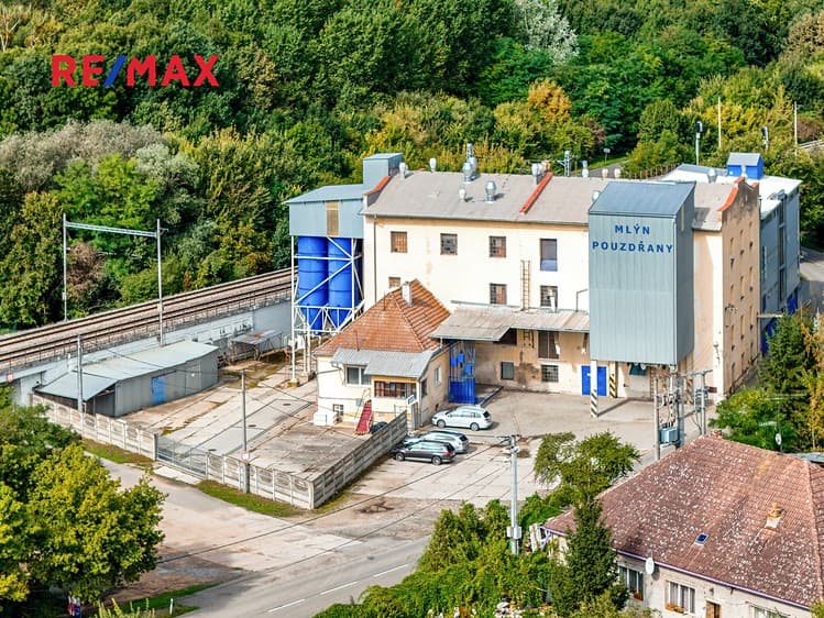 Prodej výrobní haly, prostoru 4 050 m²