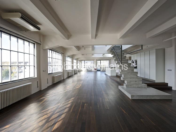Pronájem kanceláře 456 m²
