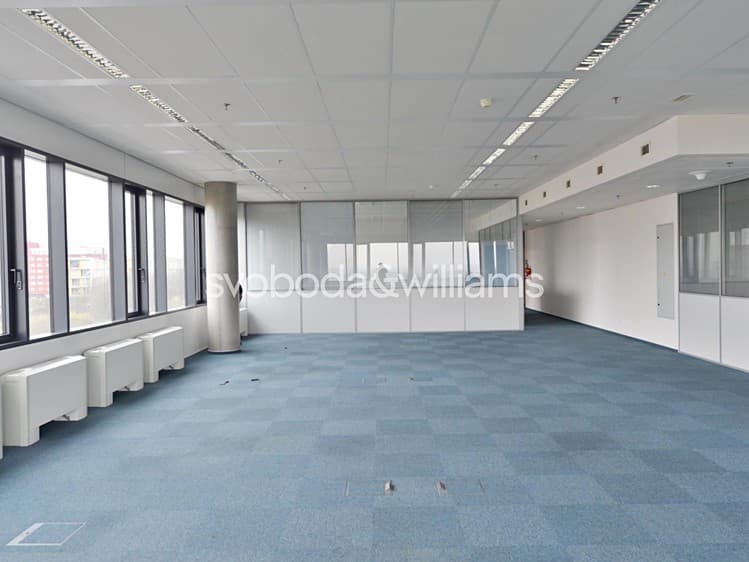 Pronájem kanceláře 839 m²