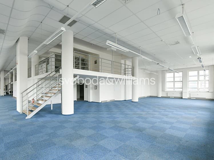 Pronájem kanceláře 985 m²