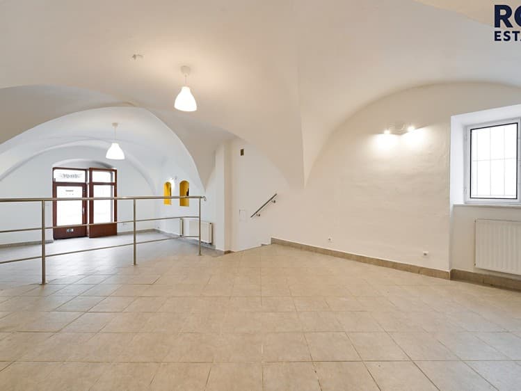 Pronájem obchodního prostoru 82 m²