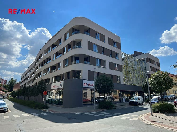 Pronájem garážového stání 18 m²