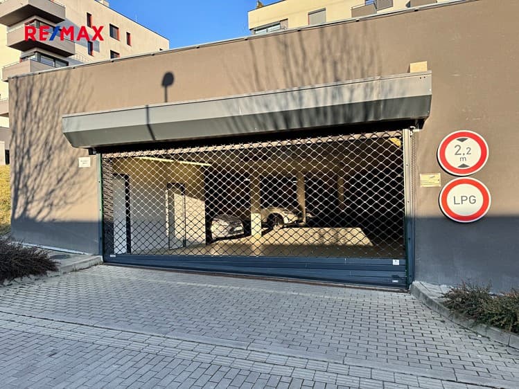 Pronájem garáže 18 m²