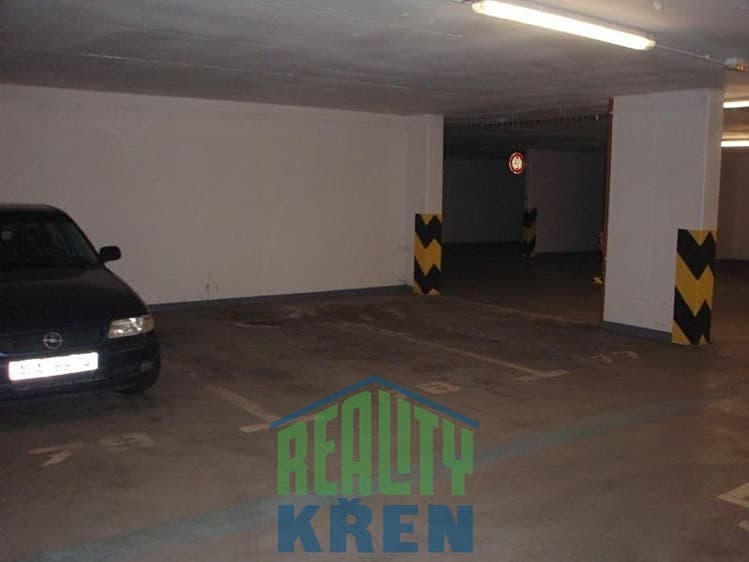 Pronájem garážového stání 20 m²