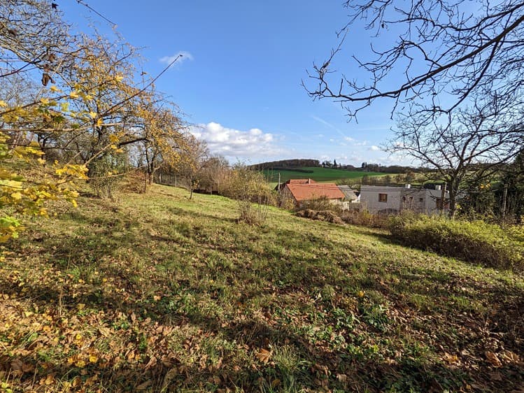 Prodej stavebního pozemku 1 664 m²