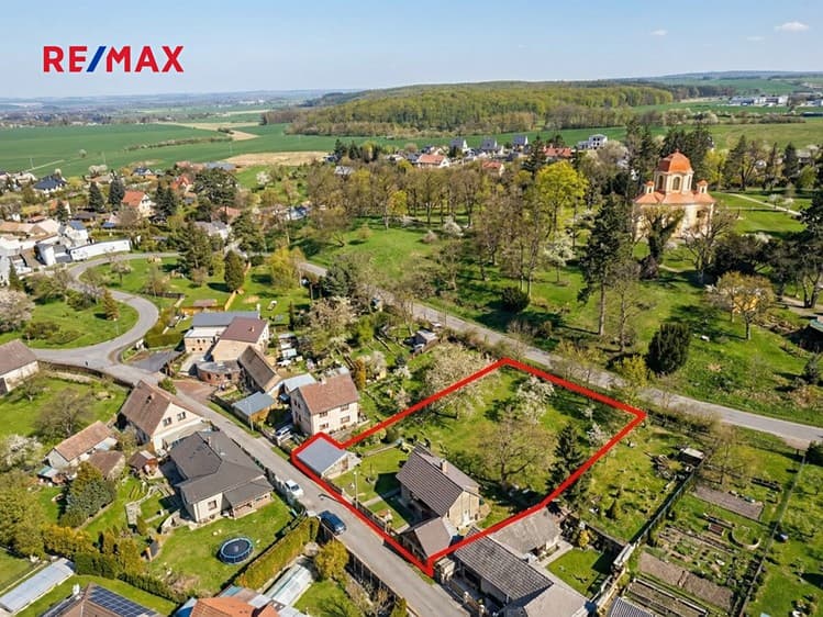 Prodej stavebního pozemku 1 643 m²
