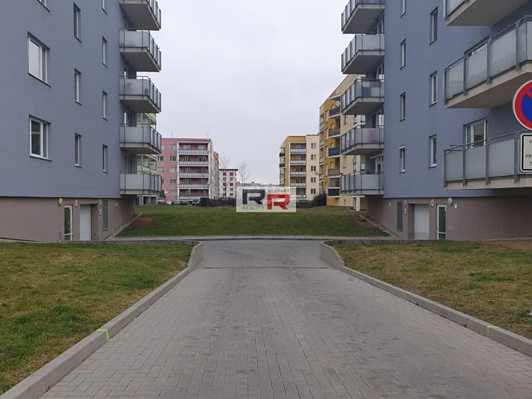 Pronájem garážového stání 13 m²