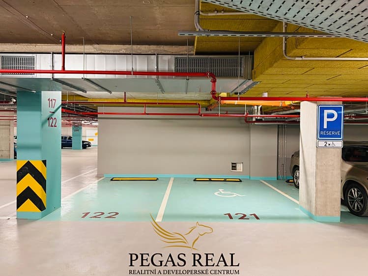 Pronájem garážového stání 13 m²