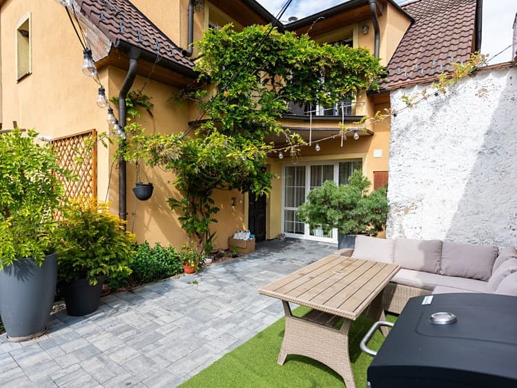 Prodej rodinného domu 220 m², pozemek 282 m²