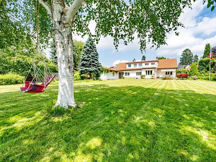 Prodej rodinného domu 205 m², pozemek 1 328 m²