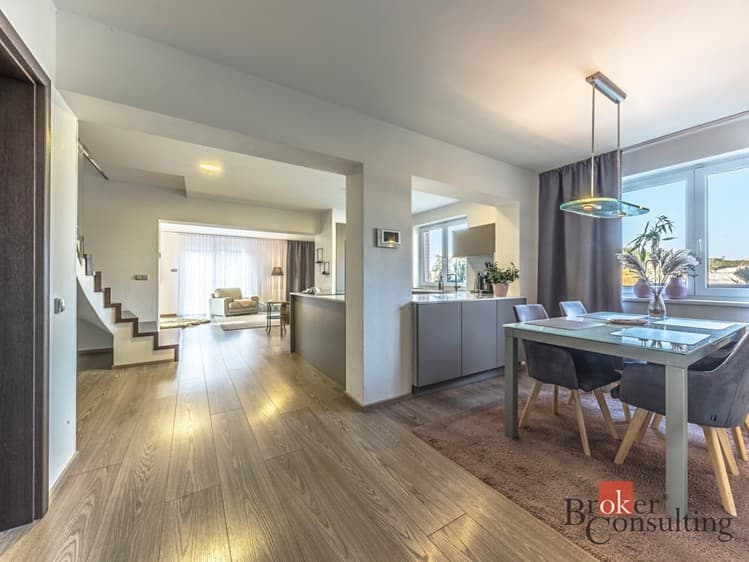 Prodej rodinného domu 280 m², pozemek 1 289 m²