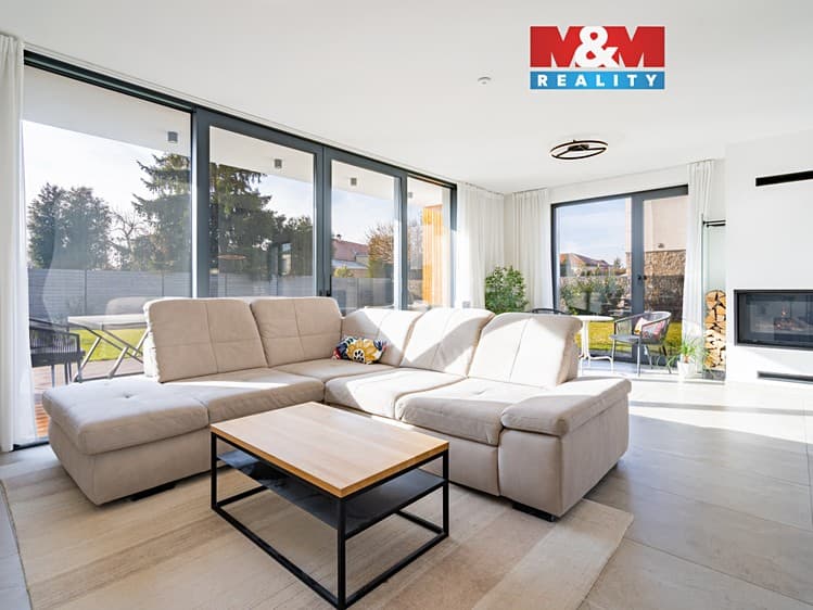 Prodej rodinného domu 297 m², pozemek 766 m²