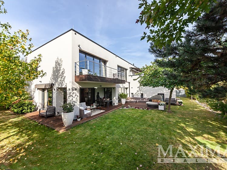 Prodej rodinného domu 411 m², pozemek 828 m²