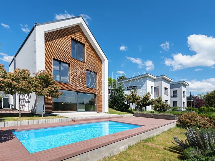 Prodej rodinného domu 270 m², pozemek 1 055 m²