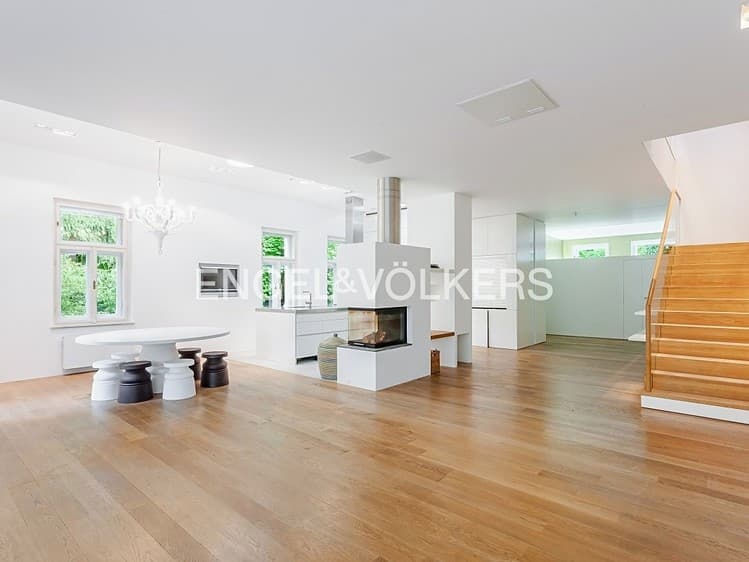 Pronájem vily 325 m², pozemek 6 772 m²