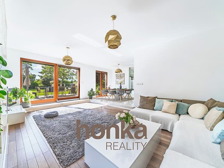 Pronájem rodinného domu 263 m², pozemek 1 018 m²