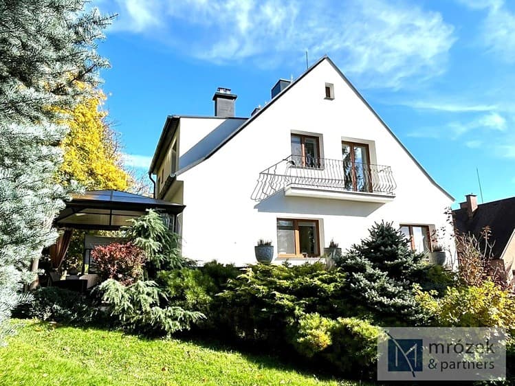 Pronájem rodinného domu 120 m², pozemek 834 m²