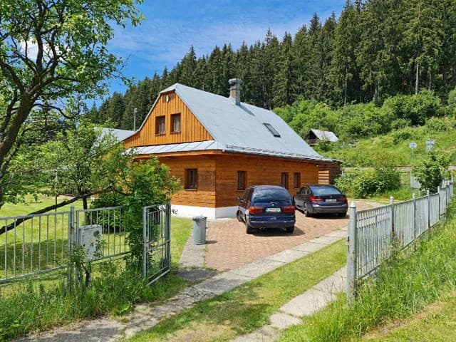 Prodej rodinného domu 276 m², pozemek 3 356 m²