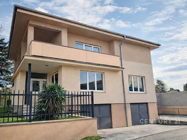 Prodej kanceláře 221 m²