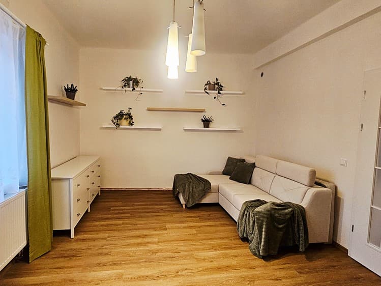 Pronájem bytu 2+kk 50 m² (Jednopodlažní)