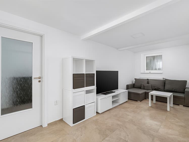 Pronájem bytu 2+1 57 m² (Jednopodlažní)