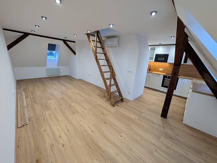 Pronájem bytu 2+kk 44 m² (Mezonet)
