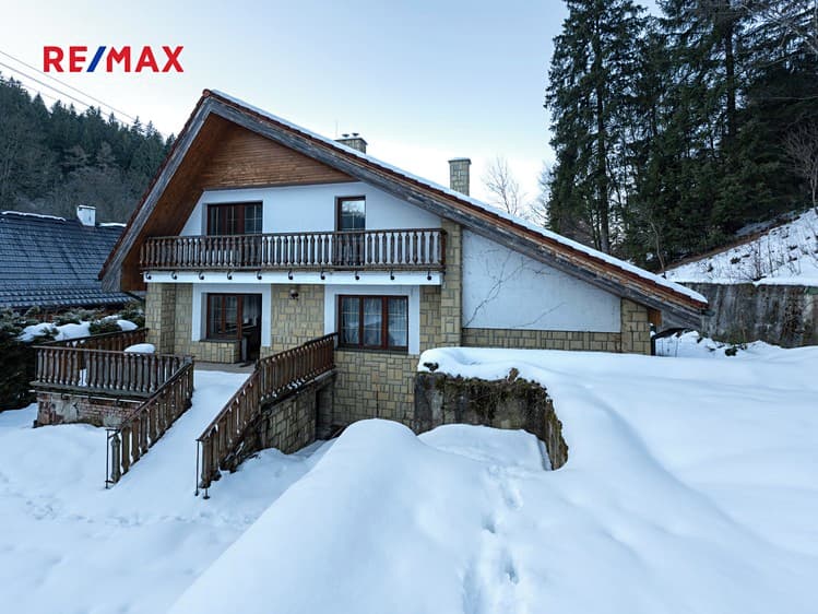 Prodej rodinného domu 600 m², pozemek 24 773 m²