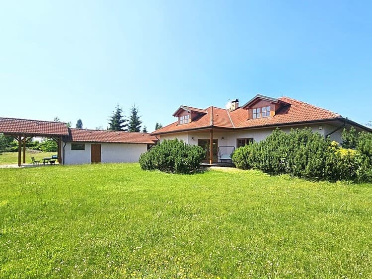 Prodej rodinného domu 252 m², pozemek 1 150 m²