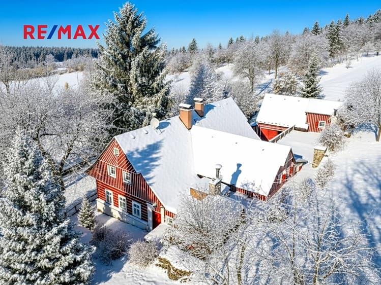 Prodej rodinného domu 282 m², pozemek 27 504 m²