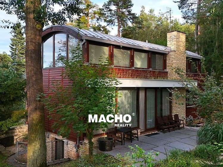 Prodej vily 248 m², pozemek 1 165 m²